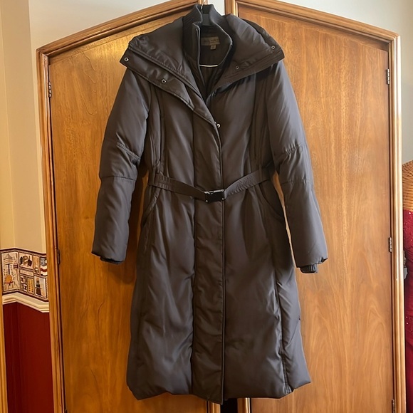 Andrew Marc Jackets & Blazers - Marc New York Andrew Marc puffer coat with belt and knit sleeves and neck. Small